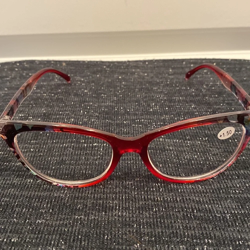 👓 🆕NIP: Retro Red Floral Readers